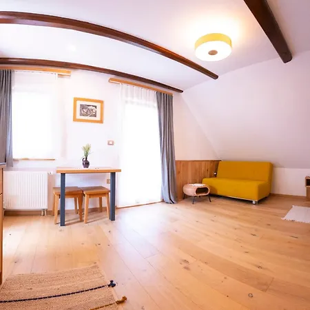 Tourist Farm Zelinc Lantgård Cerkno