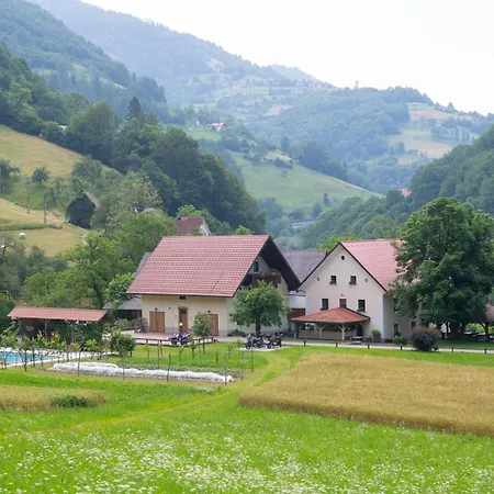 Tourist Farm Zelinc مزرعة للإقامة *