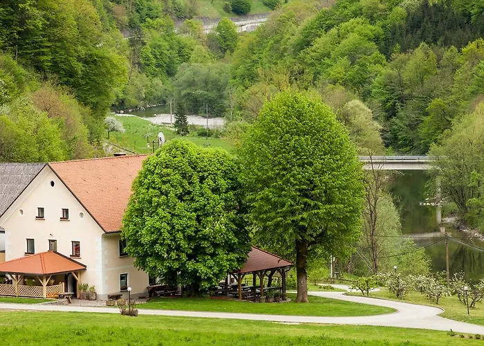 Tourist Farm Zelinc * سيركنو