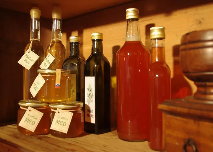 Tourist Farm Zelinc مزرعة للإقامة سيركنو