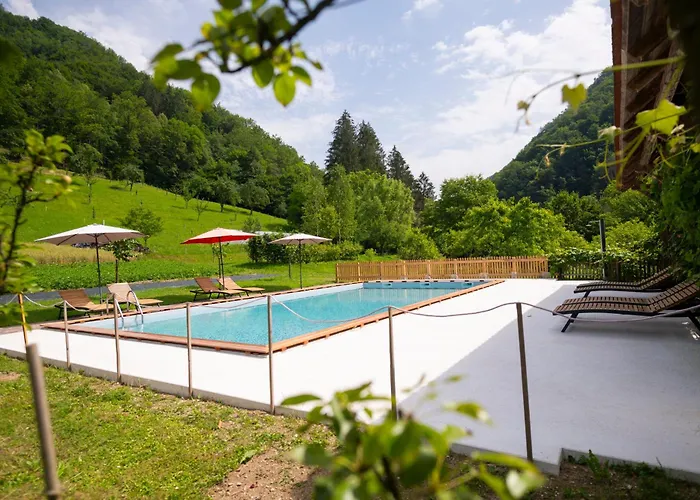 Tourist Farm Zelinc سيركنو