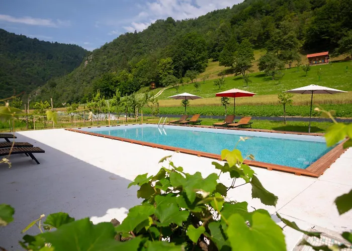 Tourist Farm Zelinc * سيركنو